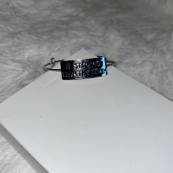 “BE STRONGER THAN THE STORM” bracelet - Picture 4 of 6